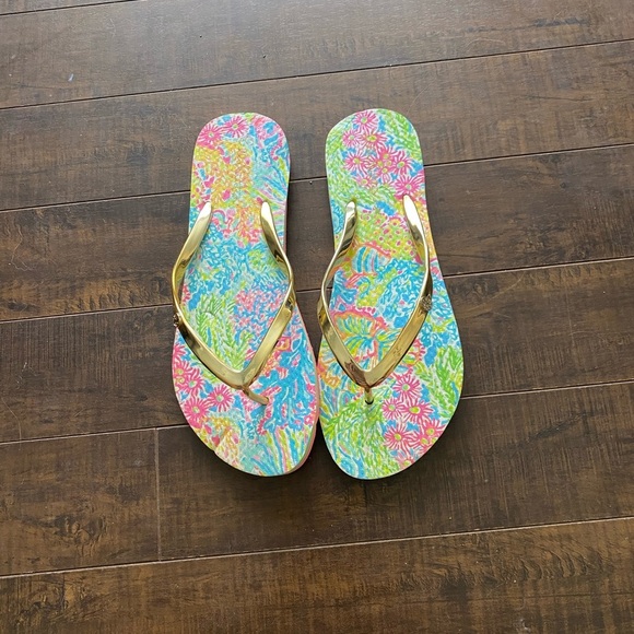 Lily Pulitzer Tropical Floral Golden strap flip flops - Picture 2 of 9